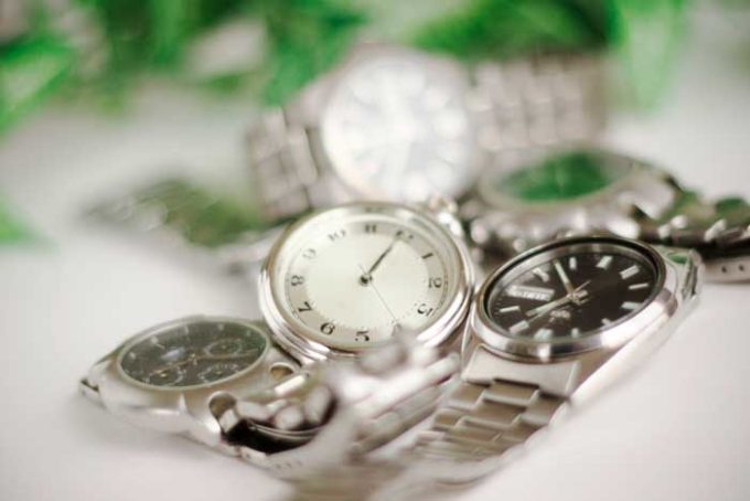 腕時計を買うならソーラータイプと電池タイプのどっちがおすすめ？寿命や費用は？ - ハテ？なる！